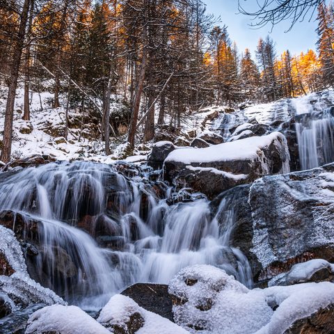 Le torrent forme de petite cascade