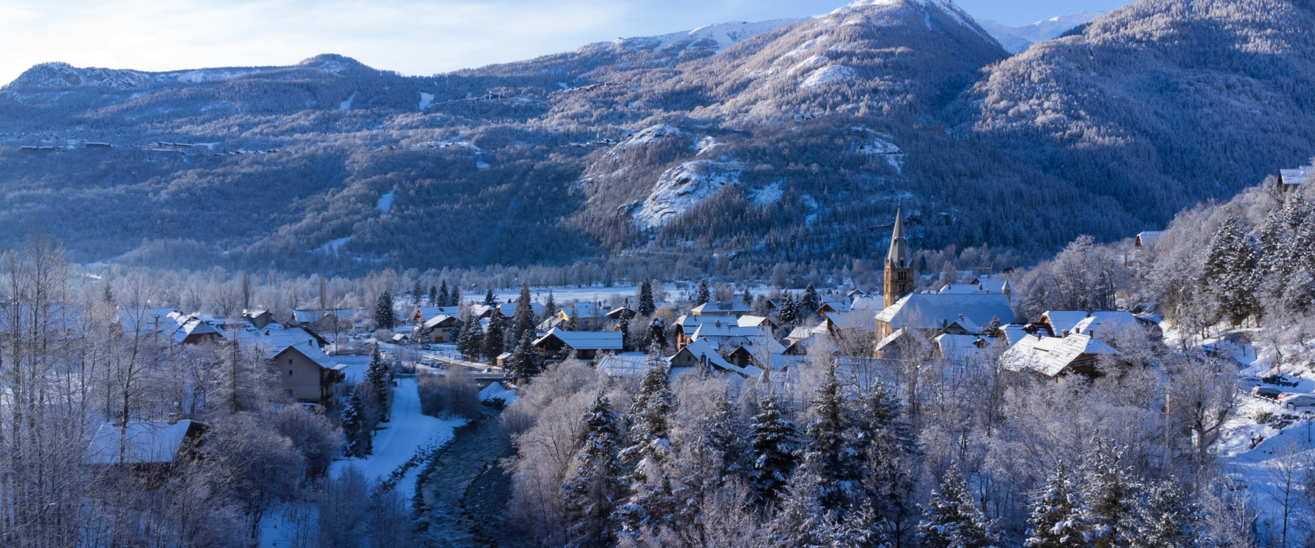 Vallouise-Pelvoux sous la neige vue du ciel